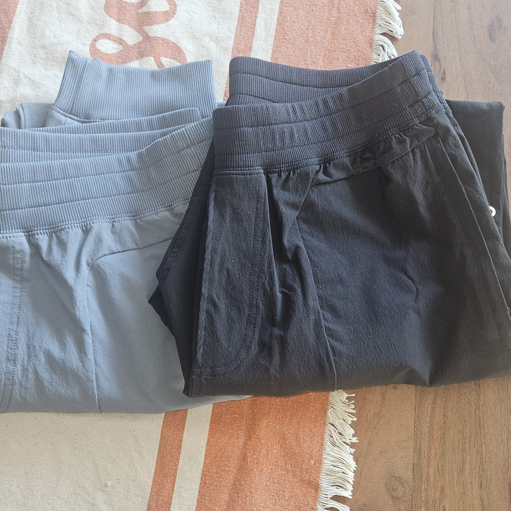ALO Yoga Dual-Tone Joggers in Black and Gray